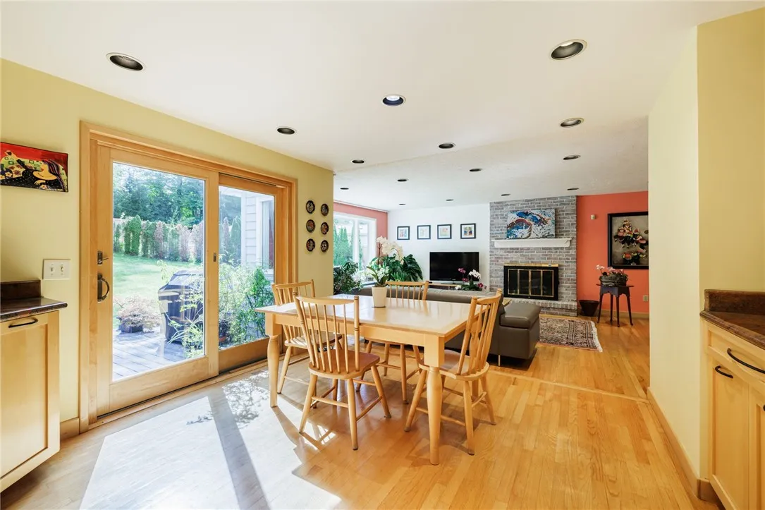 2 White Briar, Pittsford, New York 14534, Pittsford, New York 14534, 5 Bedrooms Bedrooms, 13 Rooms Rooms,2 BathroomsBathrooms,Residential,Closed,2 White Briar, Pittsford, New York 14534,0,R1635111