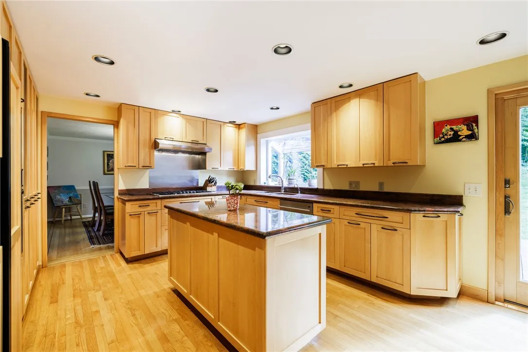 2 White Briar, Pittsford, New York 14534, Pittsford, New York 14534, 5 Bedrooms Bedrooms, 13 Rooms Rooms,2 BathroomsBathrooms,Residential,Closed,2 White Briar, Pittsford, New York 14534,0,R1635111