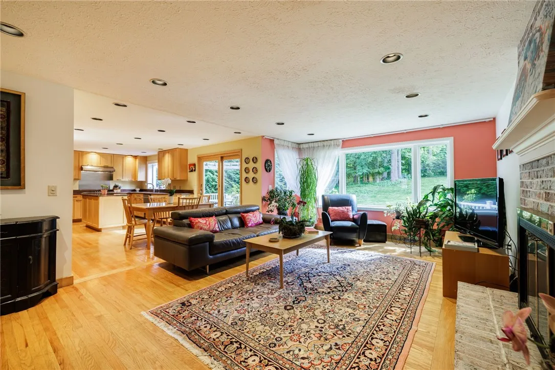 2 White Briar, Pittsford, New York 14534, Pittsford, New York 14534, 5 Bedrooms Bedrooms, 13 Rooms Rooms,2 BathroomsBathrooms,Residential,Closed,2 White Briar, Pittsford, New York 14534,0,R1635111