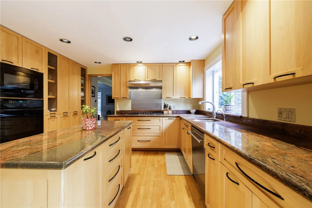 2 White Briar, Pittsford, New York 14534, Pittsford, New York 14534, 5 Bedrooms Bedrooms, 13 Rooms Rooms,2 BathroomsBathrooms,Residential,Closed,2 White Briar, Pittsford, New York 14534,0,R1635111