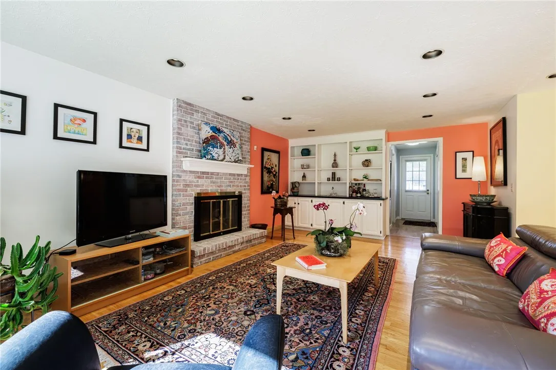 2 White Briar, Pittsford, New York 14534, Pittsford, New York 14534, 5 Bedrooms Bedrooms, 13 Rooms Rooms,2 BathroomsBathrooms,Residential,Closed,2 White Briar, Pittsford, New York 14534,0,R1635111