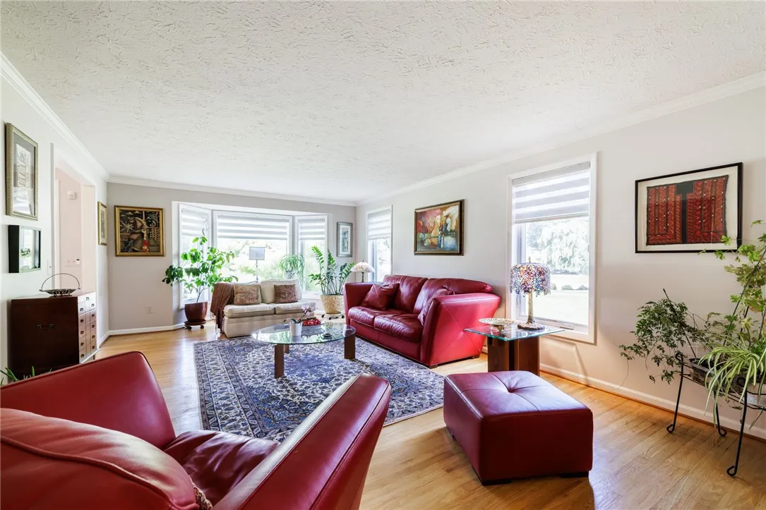 2 White Briar, Pittsford, New York 14534, Pittsford, New York 14534, 5 Bedrooms Bedrooms, 13 Rooms Rooms,2 BathroomsBathrooms,Residential,Closed,2 White Briar, Pittsford, New York 14534,0,R1635111