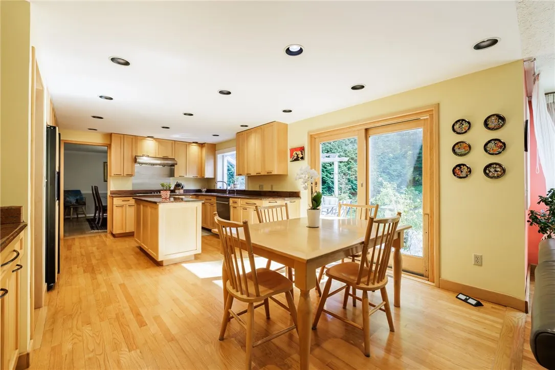 2 White Briar, Pittsford, New York 14534, Pittsford, New York 14534, 5 Bedrooms Bedrooms, 13 Rooms Rooms,2 BathroomsBathrooms,Residential,Closed,2 White Briar, Pittsford, New York 14534,0,R1635111