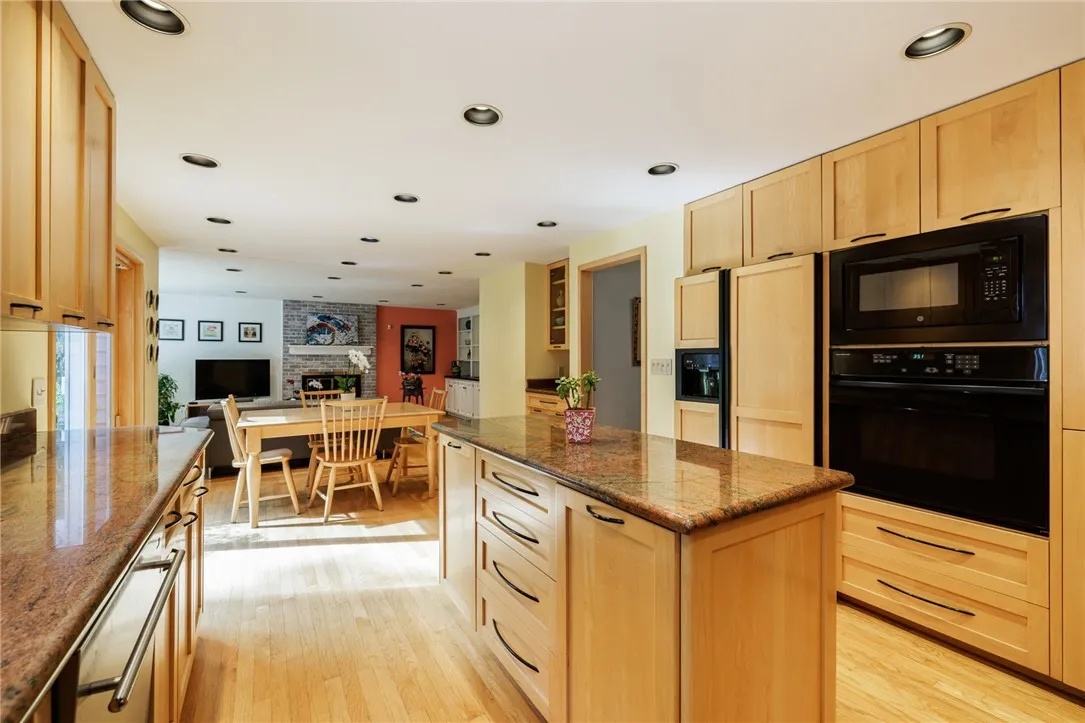 2 White Briar, Pittsford, New York 14534, Pittsford, New York 14534, 5 Bedrooms Bedrooms, 13 Rooms Rooms,2 BathroomsBathrooms,Residential,Closed,2 White Briar, Pittsford, New York 14534,0,R1635111