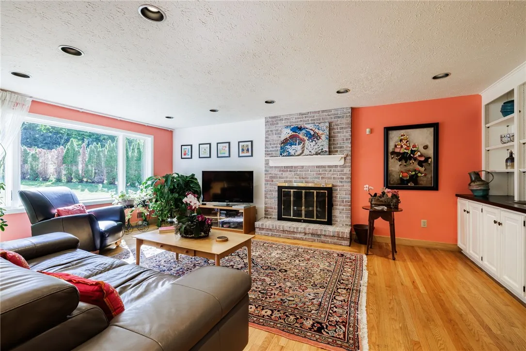 2 White Briar, Pittsford, New York 14534, Pittsford, New York 14534, 5 Bedrooms Bedrooms, 13 Rooms Rooms,2 BathroomsBathrooms,Residential,Closed,2 White Briar, Pittsford, New York 14534,0,R1635111