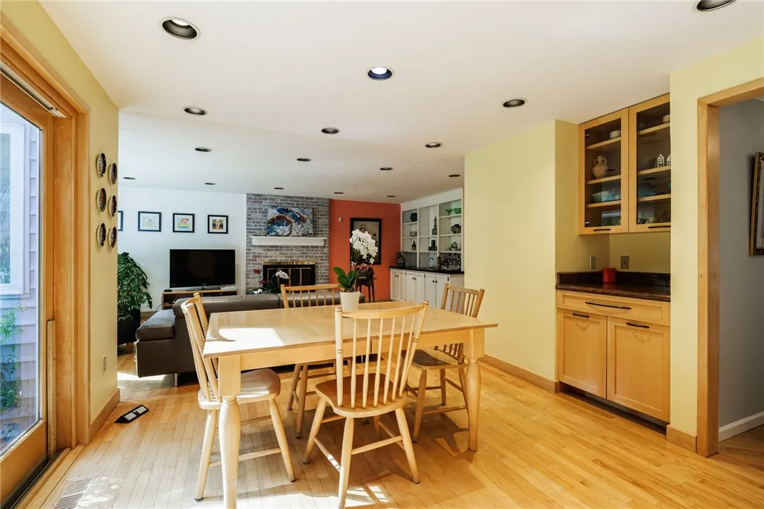 2 White Briar, Pittsford, New York 14534, Pittsford, New York 14534, 5 Bedrooms Bedrooms, 13 Rooms Rooms,2 BathroomsBathrooms,Residential,Closed,2 White Briar, Pittsford, New York 14534,0,R1635111