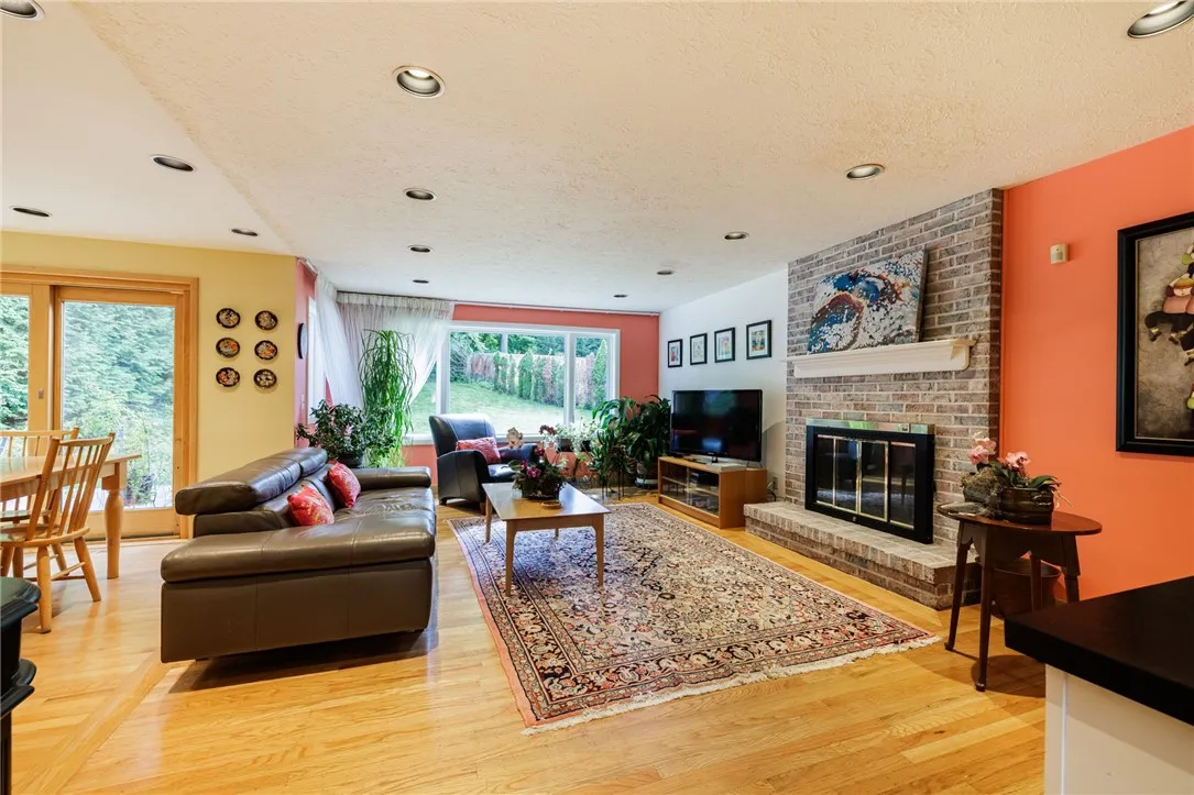 2 White Briar, Pittsford, New York 14534, Pittsford, New York 14534, 5 Bedrooms Bedrooms, 13 Rooms Rooms,2 BathroomsBathrooms,Residential,Closed,2 White Briar, Pittsford, New York 14534,0,R1635111