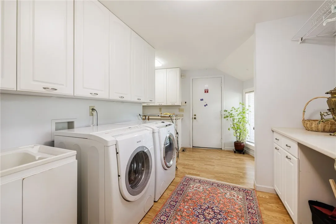 2 White Briar, Pittsford, New York 14534, Pittsford, New York 14534, 5 Bedrooms Bedrooms, 13 Rooms Rooms,2 BathroomsBathrooms,Residential,Closed,2 White Briar, Pittsford, New York 14534,0,R1635111