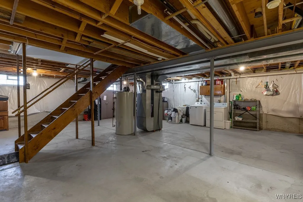 Full dry basement with dual entrances from house and garage