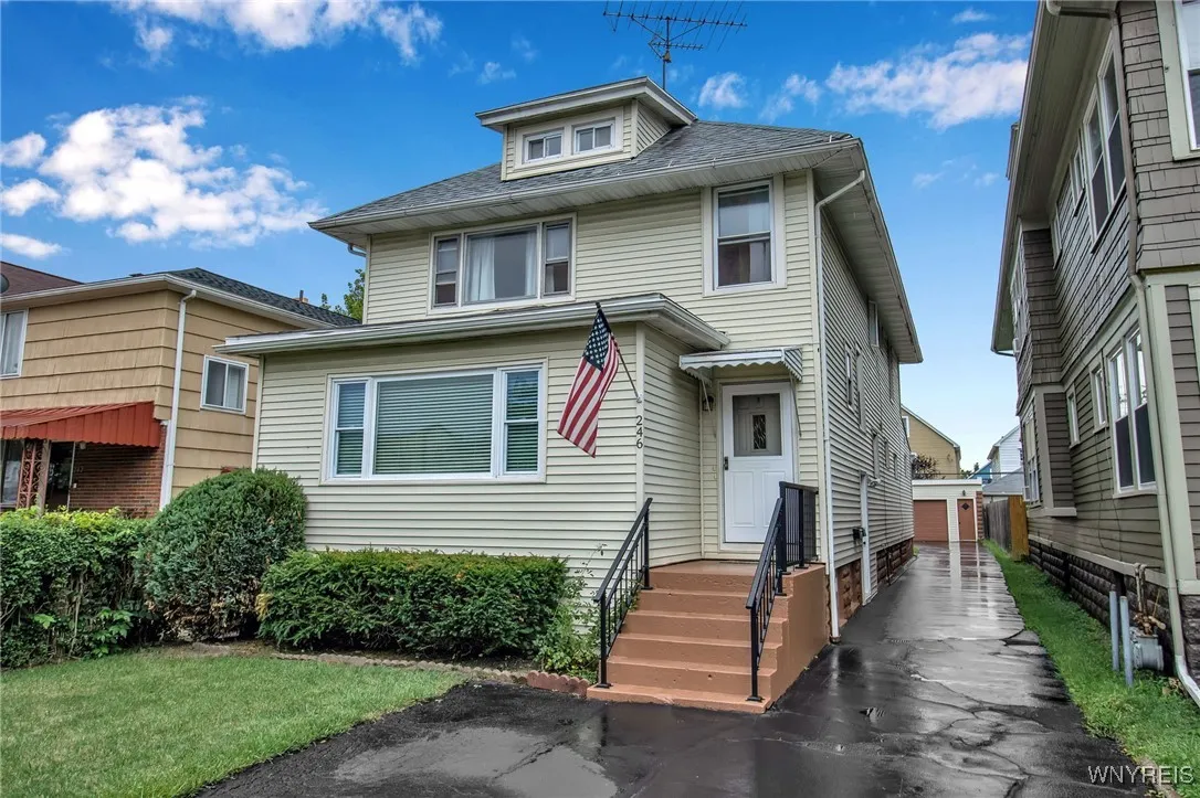 246 Crestwood Avenue, Buffalo, New York 14216, Buffalo, New York 14216, 6 Bedrooms Bedrooms, ,3 BathroomsBathrooms,Residential,Closed,246 Crestwood Avenue, Buffalo, New York 14216,0,B1634828