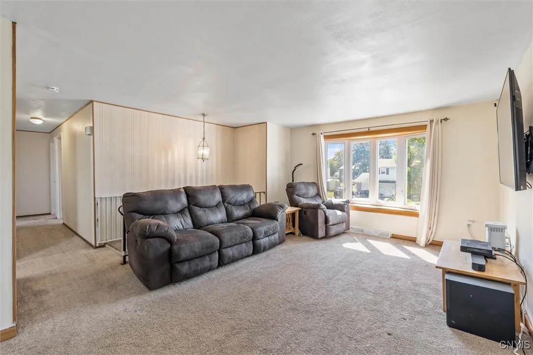 8050 Evesborough Drive, Clay, New York 13041, Clay, New York 13041, 3 Bedrooms Bedrooms, 10 Rooms Rooms,1 BathroomBathrooms,Residential,Closed,8050 Evesborough Drive, Clay, New York 13041,0,S1635127