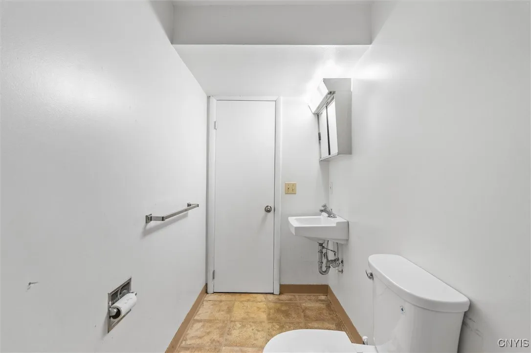 8050 Evesborough Drive, Clay, New York 13041, Clay, New York 13041, 3 Bedrooms Bedrooms, 10 Rooms Rooms,1 BathroomBathrooms,Residential,Closed,8050 Evesborough Drive, Clay, New York 13041,0,S1635127