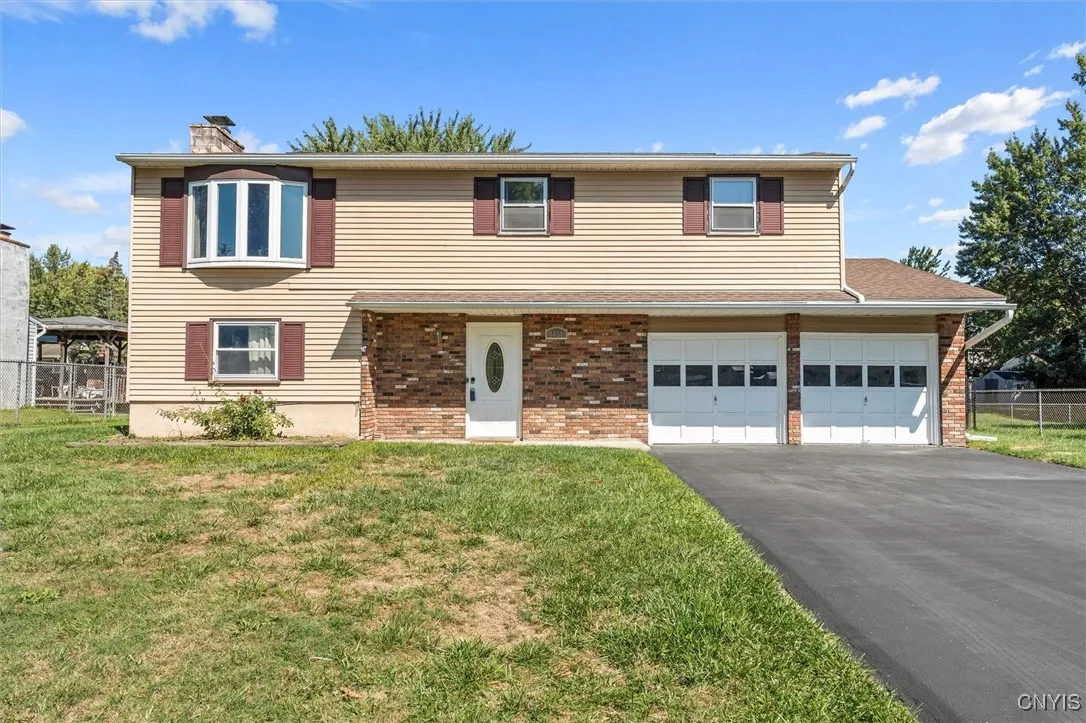 8050 Evesborough Drive, Clay, New York 13041, Clay, New York 13041, 3 Bedrooms Bedrooms, 10 Rooms Rooms,1 BathroomBathrooms,Residential,Closed,8050 Evesborough Drive, Clay, New York 13041,0,S1635127