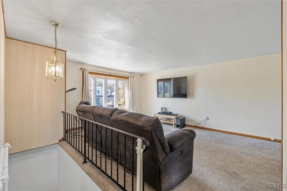 8050 Evesborough Drive, Clay, New York 13041, Clay, New York 13041, 3 Bedrooms Bedrooms, 10 Rooms Rooms,1 BathroomBathrooms,Residential,Closed,8050 Evesborough Drive, Clay, New York 13041,0,S1635127