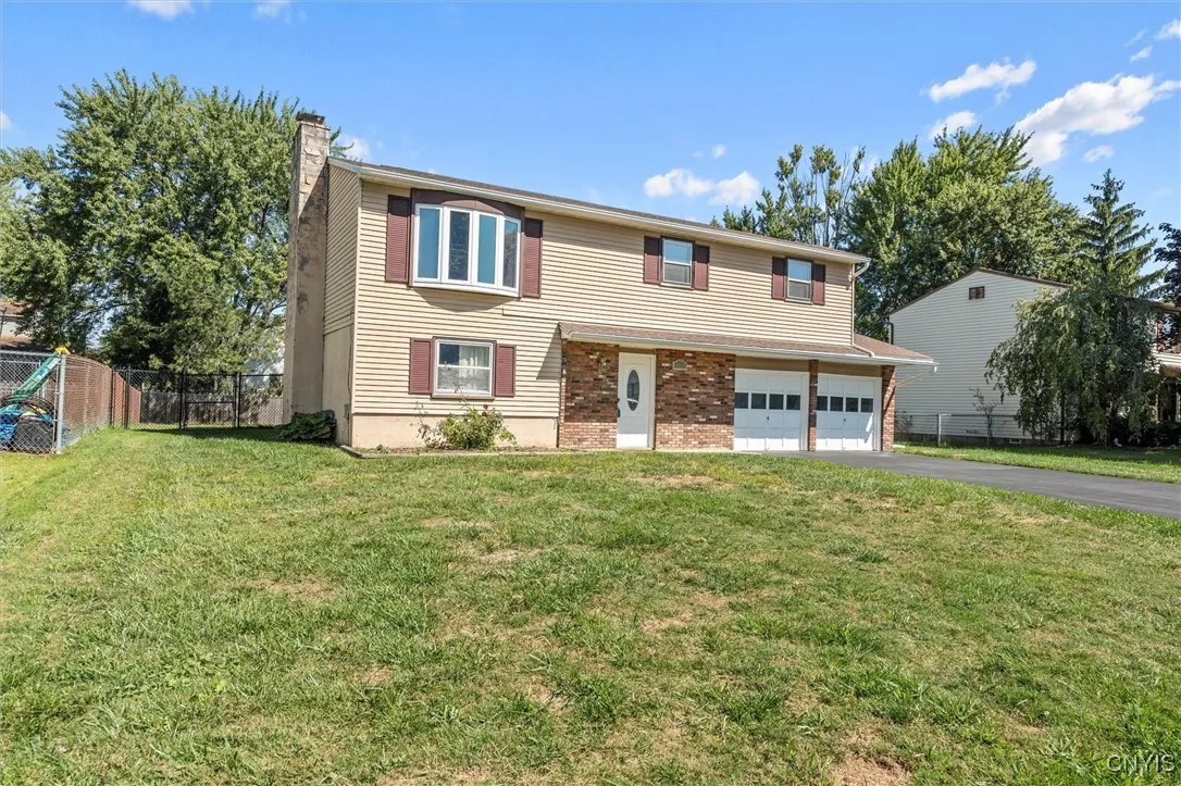 8050 Evesborough Drive, Clay, New York 13041, Clay, New York 13041, 3 Bedrooms Bedrooms, 10 Rooms Rooms,1 BathroomBathrooms,Residential,Closed,8050 Evesborough Drive, Clay, New York 13041,0,S1635127