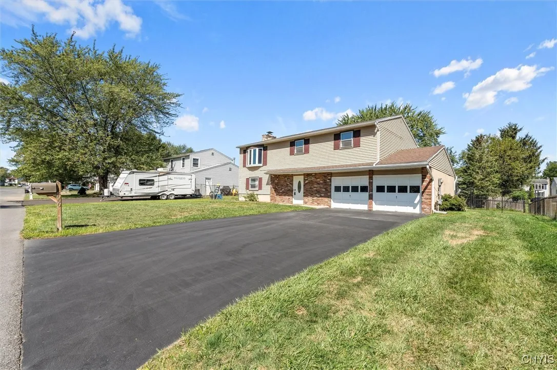 8050 Evesborough Drive, Clay, New York 13041, Clay, New York 13041, 3 Bedrooms Bedrooms, 10 Rooms Rooms,1 BathroomBathrooms,Residential,Closed,8050 Evesborough Drive, Clay, New York 13041,0,S1635127