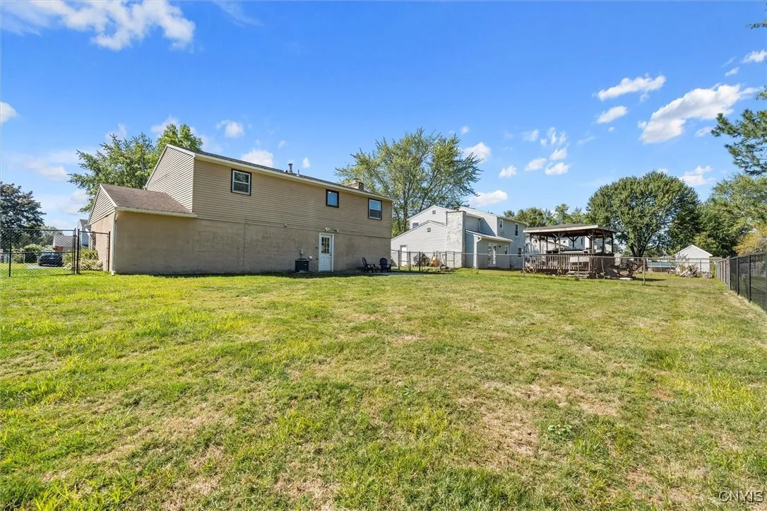 8050 Evesborough Drive, Clay, New York 13041, Clay, New York 13041, 3 Bedrooms Bedrooms, 10 Rooms Rooms,1 BathroomBathrooms,Residential,Closed,8050 Evesborough Drive, Clay, New York 13041,0,S1635127