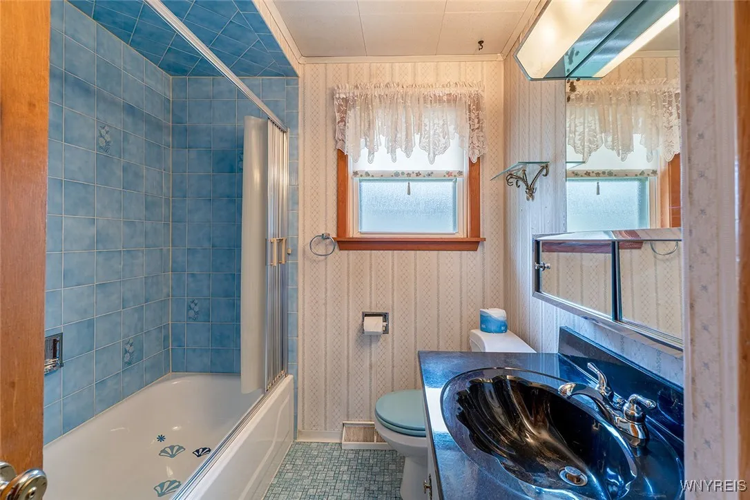 8 Satinwood Drive, Cheektowaga, New York 14225, Cheektowaga, New York 14225, 3 Bedrooms Bedrooms, 7 Rooms Rooms,1 BathroomBathrooms,Residential,For Sale,8 Satinwood Drive, Cheektowaga, New York 14225,0,B1631484