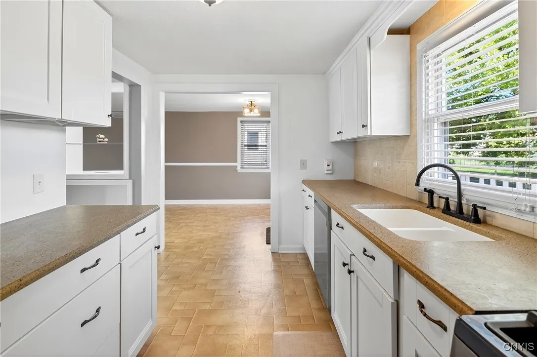 306 Hyland Drive, Salina, New York 13212, Salina, New York 13212, 3 Bedrooms Bedrooms, 7 Rooms Rooms,2 BathroomsBathrooms,Residential,Closed,306 Hyland Drive, Salina, New York 13212,0,S1635044