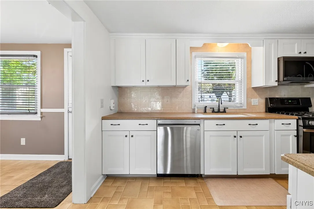 306 Hyland Drive, Salina, New York 13212, Salina, New York 13212, 3 Bedrooms Bedrooms, 7 Rooms Rooms,2 BathroomsBathrooms,Residential,Closed,306 Hyland Drive, Salina, New York 13212,0,S1635044