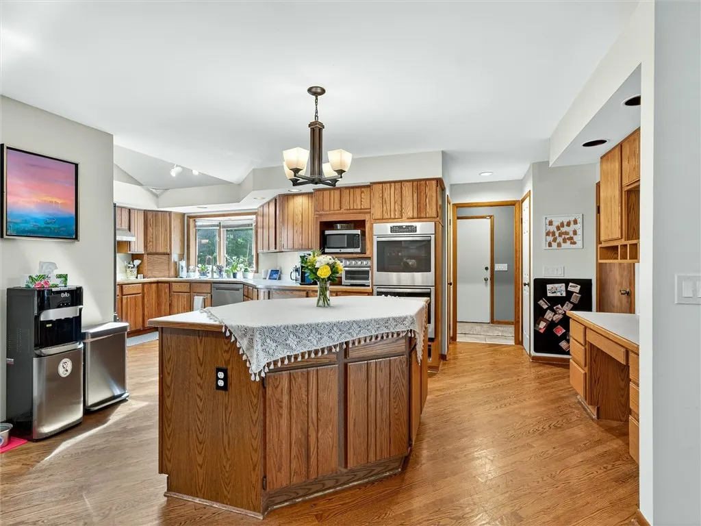 29 Bridgewood Drive, Perinton, New York 14450, Perinton, New York 14450, 5 Bedrooms Bedrooms, 13 Rooms Rooms,3 BathroomsBathrooms,Residential,Closed,29 Bridgewood Drive, Perinton, New York 14450,0,R1633981