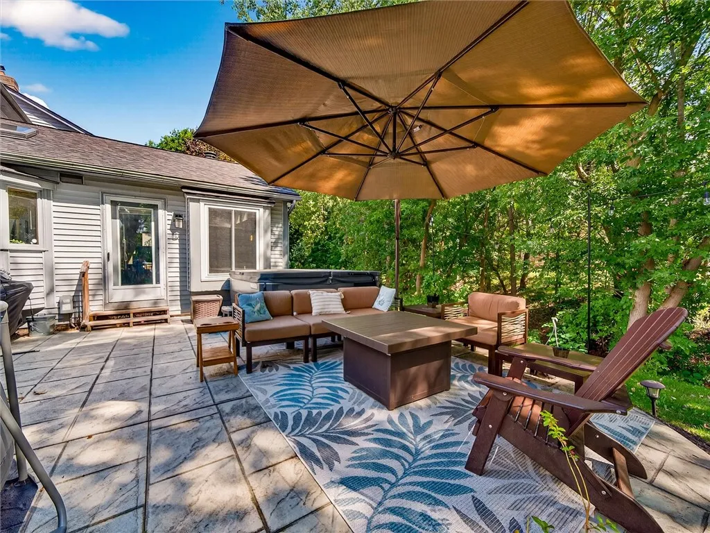 29 Bridgewood Drive, Perinton, New York 14450, Perinton, New York 14450, 5 Bedrooms Bedrooms, 13 Rooms Rooms,3 BathroomsBathrooms,Residential,Closed,29 Bridgewood Drive, Perinton, New York 14450,0,R1633981