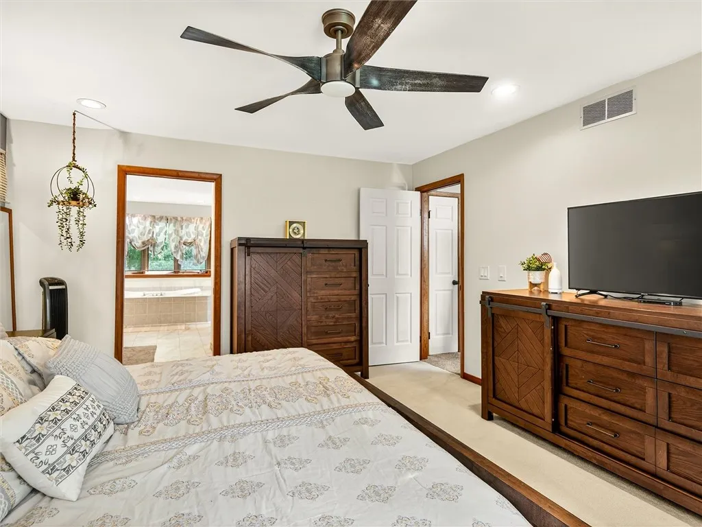 29 Bridgewood Drive, Perinton, New York 14450, Perinton, New York 14450, 5 Bedrooms Bedrooms, 13 Rooms Rooms,3 BathroomsBathrooms,Residential,Closed,29 Bridgewood Drive, Perinton, New York 14450,0,R1633981