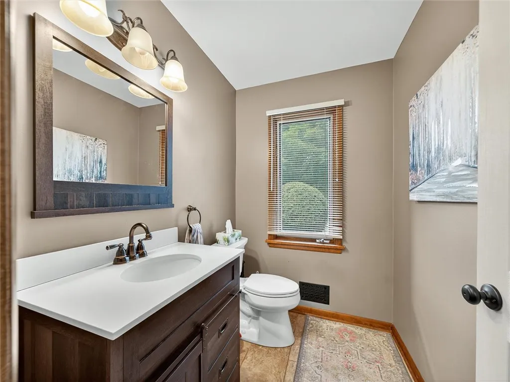 29 Bridgewood Drive, Perinton, New York 14450, Perinton, New York 14450, 5 Bedrooms Bedrooms, 13 Rooms Rooms,3 BathroomsBathrooms,Residential,Closed,29 Bridgewood Drive, Perinton, New York 14450,0,R1633981