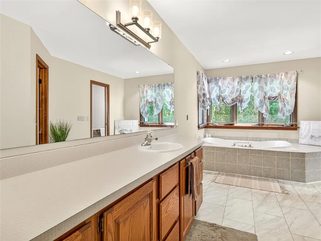 29 Bridgewood Drive, Perinton, New York 14450, Perinton, New York 14450, 5 Bedrooms Bedrooms, 13 Rooms Rooms,3 BathroomsBathrooms,Residential,Closed,29 Bridgewood Drive, Perinton, New York 14450,0,R1633981