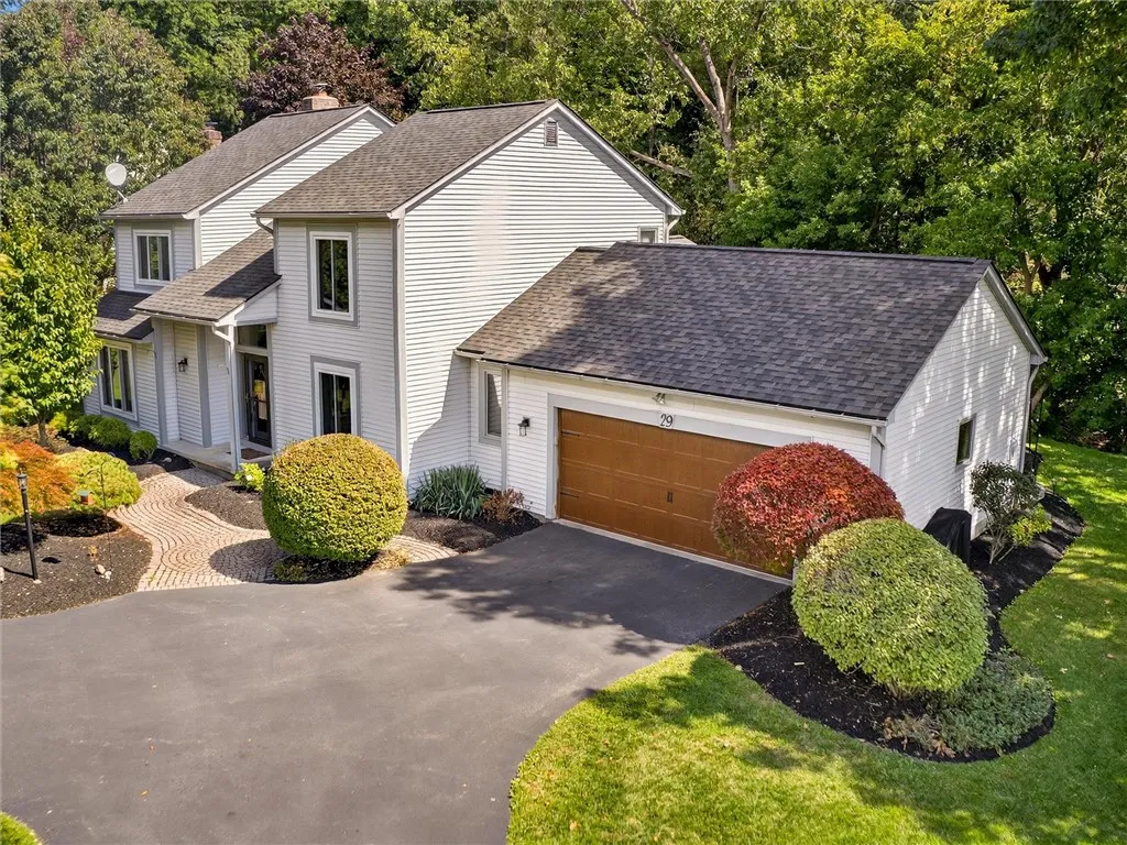 29 Bridgewood Drive, Perinton, New York 14450, Perinton, New York 14450, 5 Bedrooms Bedrooms, 13 Rooms Rooms,3 BathroomsBathrooms,Residential,Closed,29 Bridgewood Drive, Perinton, New York 14450,0,R1633981