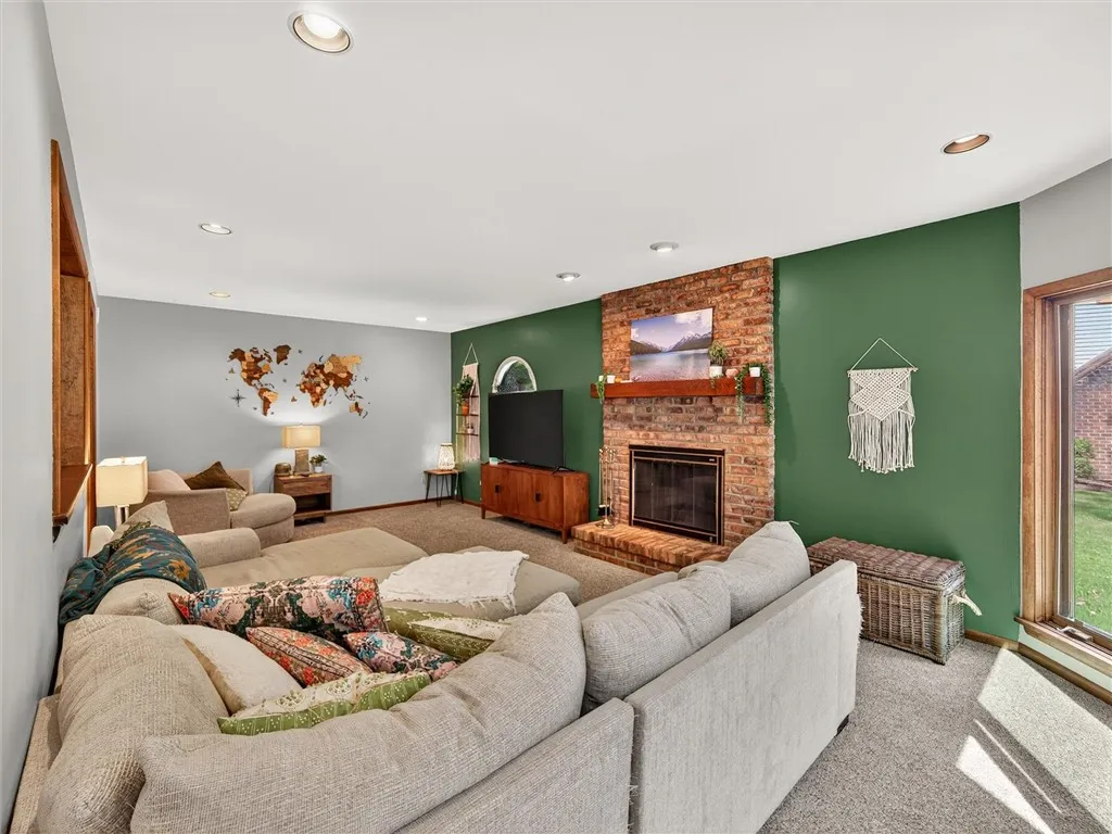 29 Bridgewood Drive, Perinton, New York 14450, Perinton, New York 14450, 5 Bedrooms Bedrooms, 13 Rooms Rooms,3 BathroomsBathrooms,Residential,Closed,29 Bridgewood Drive, Perinton, New York 14450,0,R1633981