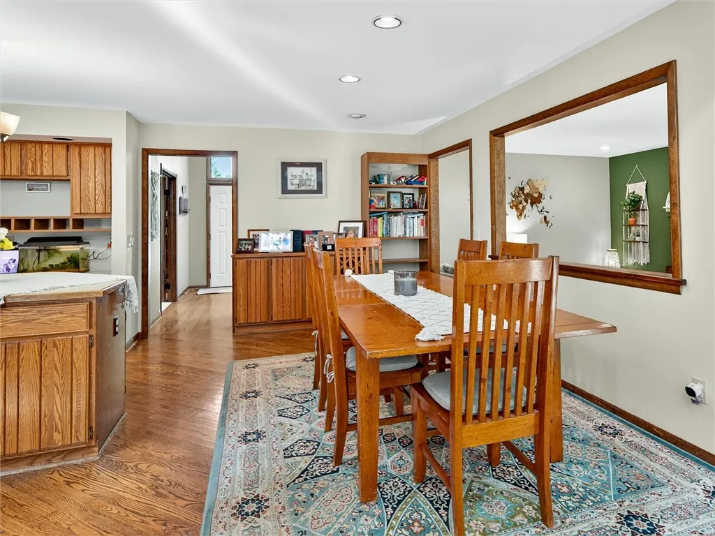 29 Bridgewood Drive, Perinton, New York 14450, Perinton, New York 14450, 5 Bedrooms Bedrooms, 13 Rooms Rooms,3 BathroomsBathrooms,Residential,Closed,29 Bridgewood Drive, Perinton, New York 14450,0,R1633981