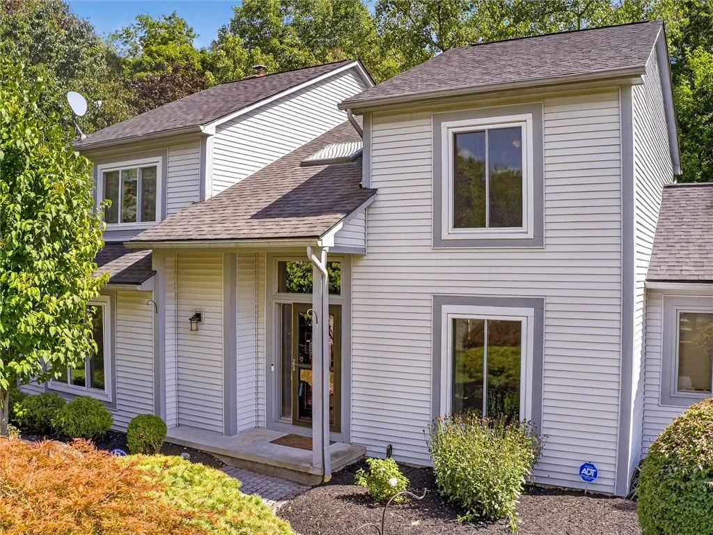 29 Bridgewood Drive, Perinton, New York 14450, Perinton, New York 14450, 5 Bedrooms Bedrooms, 13 Rooms Rooms,3 BathroomsBathrooms,Residential,Closed,29 Bridgewood Drive, Perinton, New York 14450,0,R1633981