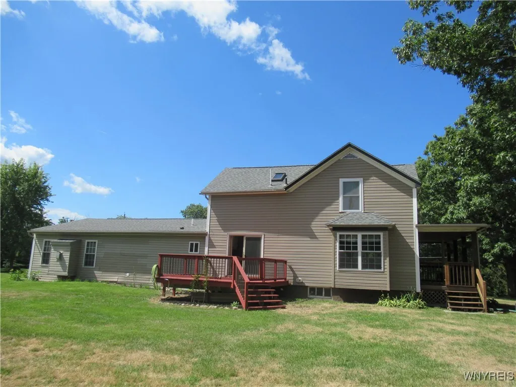 Fabulous Deck off kitchen for Even More Outdoor living!