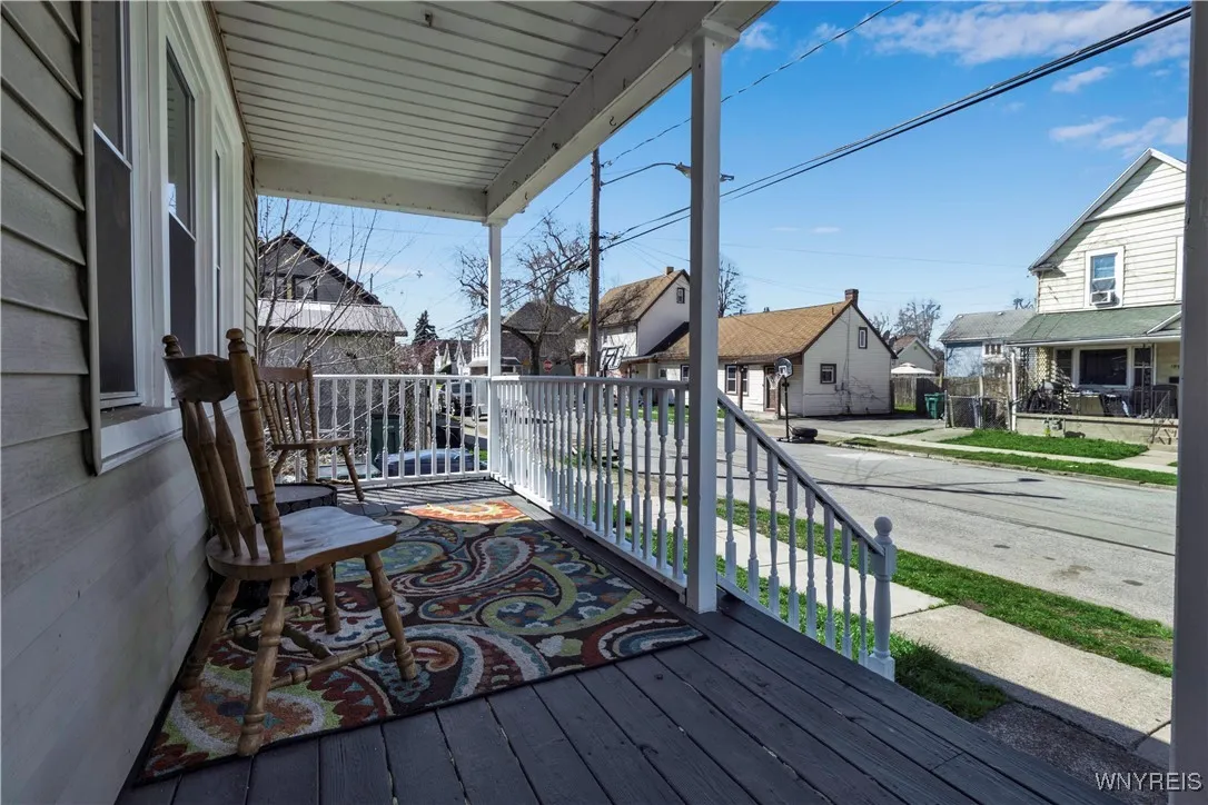 197 Thompson Street, Buffalo, New York 14207, Buffalo, New York 14207, 4 Bedrooms Bedrooms, 9 Rooms Rooms,1 BathroomBathrooms,Residential,For Sale,197 Thompson Street, Buffalo, New York 14207,0,B1635160