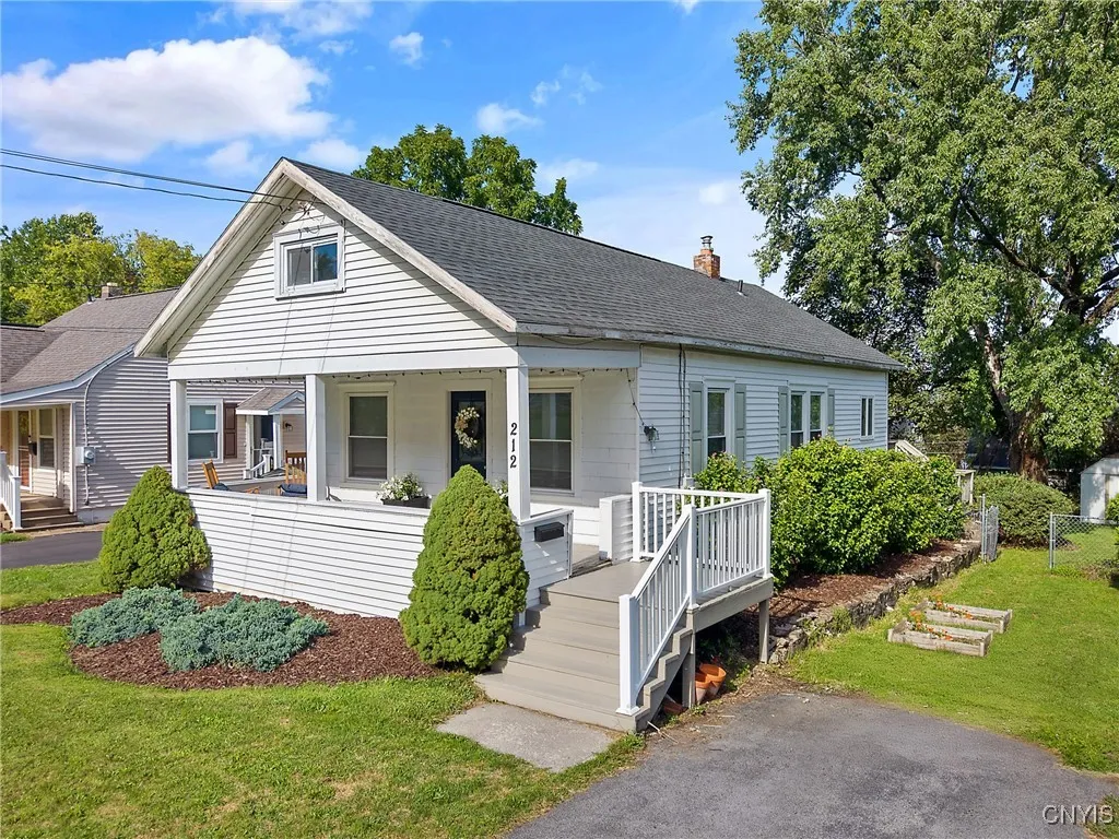 212 Turner Avenue, Camillus, New York 13219, Camillus, New York 13219, 2 Bedrooms Bedrooms, 5 Rooms Rooms,1 BathroomBathrooms,Residential,Closed,212 Turner Avenue, Camillus, New York 13219,0,S1634096