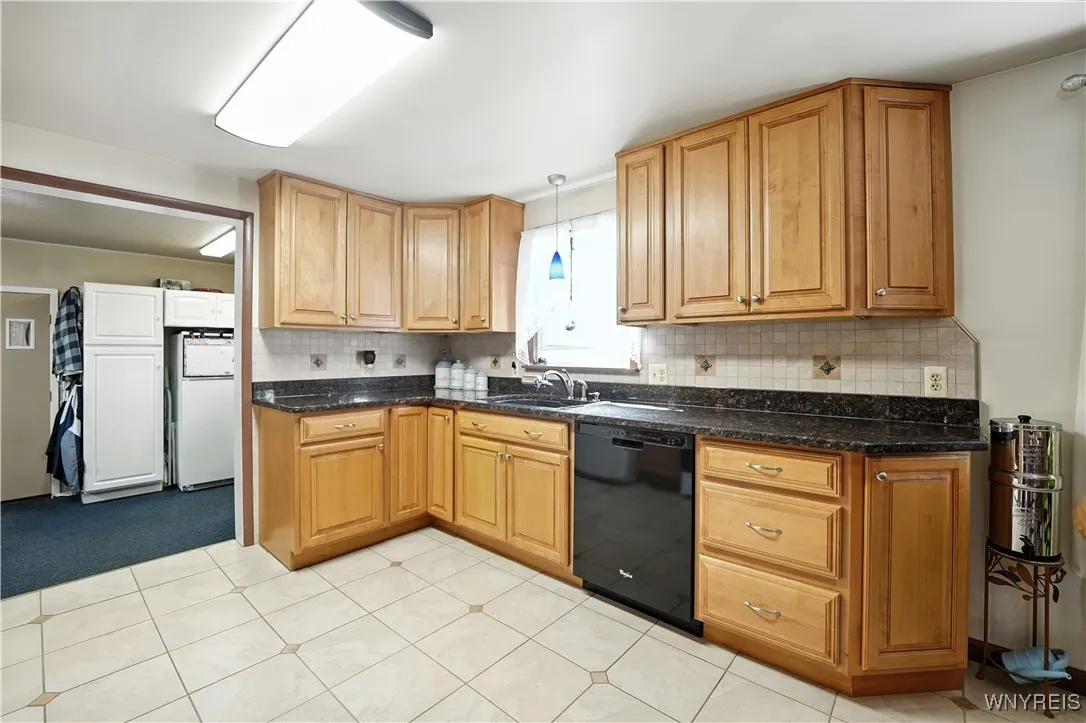 336 Roycroft Boulevard, Amherst, New York 14226, Amherst, New York 14226, 4 Bedrooms Bedrooms, 7 Rooms Rooms,2 BathroomsBathrooms,Residential,For Sale,336 Roycroft Boulevard, Amherst, New York 14226,0,B1634380