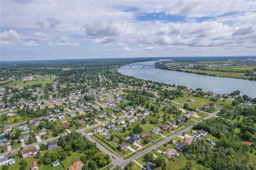 68 Dolphin Drive, Grand Island, New York 14072, Grand Island, New York 14072, 4 Bedrooms Bedrooms, 13 Rooms Rooms,2 BathroomsBathrooms,Residential,For Sale,68 Dolphin Drive, Grand Island, New York 14072,0,B1616952