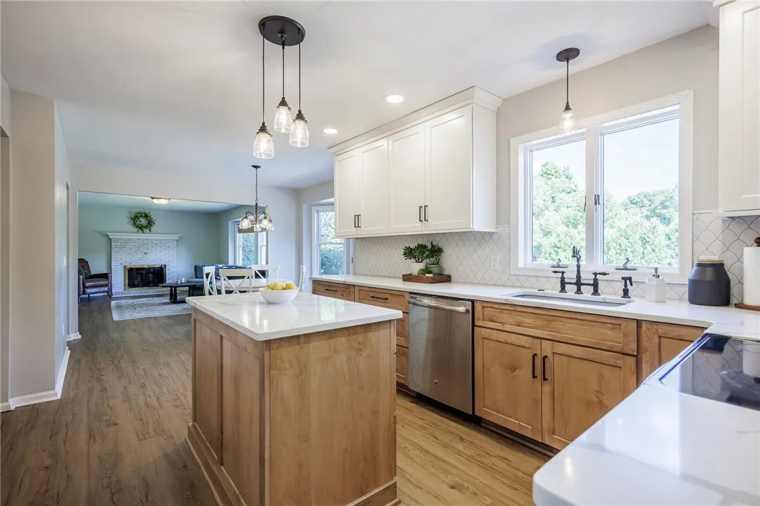 20 Ironwood Drive, Perinton, New York 14450, Perinton, New York 14450, 4 Bedrooms Bedrooms, 8 Rooms Rooms,2 BathroomsBathrooms,Residential,Closed,20 Ironwood Drive, Perinton, New York 14450,0,R1635195