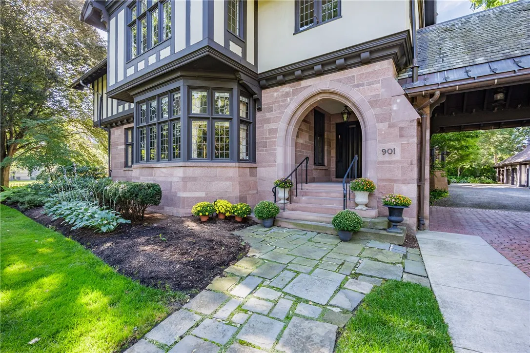 901 East Avenue D, Rochester, New York 14607, Rochester, New York 14607, 2 Bedrooms Bedrooms, 6 Rooms Rooms,2 BathroomsBathrooms,Residential,Closed,901 East Avenue D, Rochester, New York 14607,0,R1633158