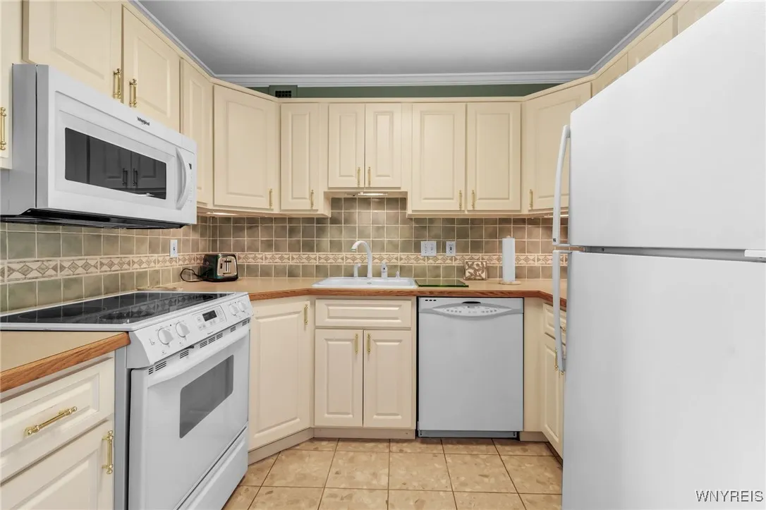 1088 Delaware Avenue 3c, Buffalo, New York 14209, Buffalo, New York 14209, 1 Bedroom Bedrooms, 3 Rooms Rooms,1 BathroomBathrooms,Residential,Closed,1088 Delaware Avenue 3c, Buffalo, New York 14209,0,B1635107