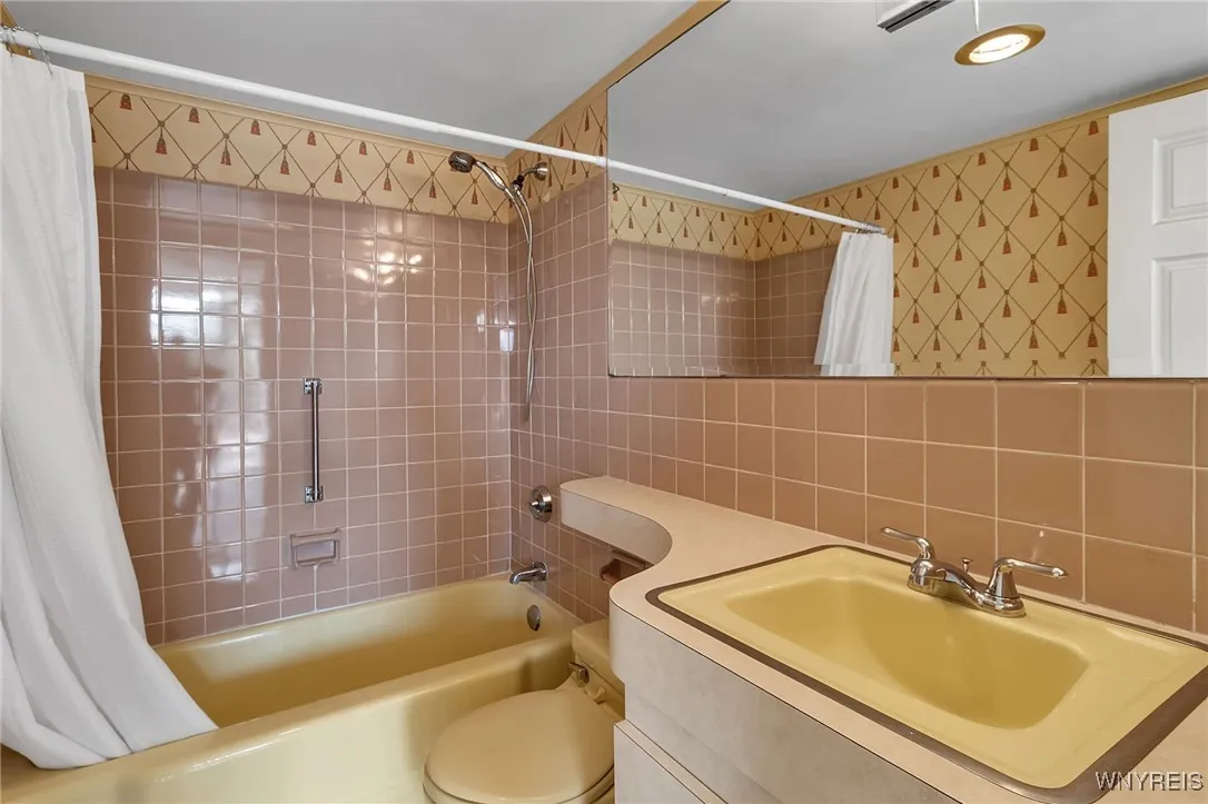 1088 Delaware Avenue 3c, Buffalo, New York 14209, Buffalo, New York 14209, 1 Bedroom Bedrooms, 3 Rooms Rooms,1 BathroomBathrooms,Residential,Closed,1088 Delaware Avenue 3c, Buffalo, New York 14209,0,B1635107