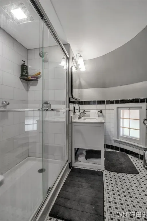 Full Bathroom Upstairs