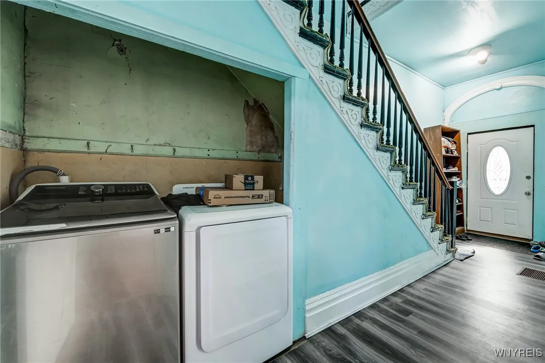 653 Michigan Avenue, Buffalo, New York 14203, Buffalo, New York 14203, 6 Bedrooms Bedrooms, 12 Rooms Rooms,2 BathroomsBathrooms,Residential,For Sale,653 Michigan Avenue, Buffalo, New York 14203,0,B1635261