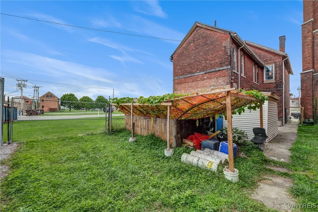 653 Michigan Avenue, Buffalo, New York 14203, Buffalo, New York 14203, 6 Bedrooms Bedrooms, 12 Rooms Rooms,2 BathroomsBathrooms,Residential,For Sale,653 Michigan Avenue, Buffalo, New York 14203,0,B1635261