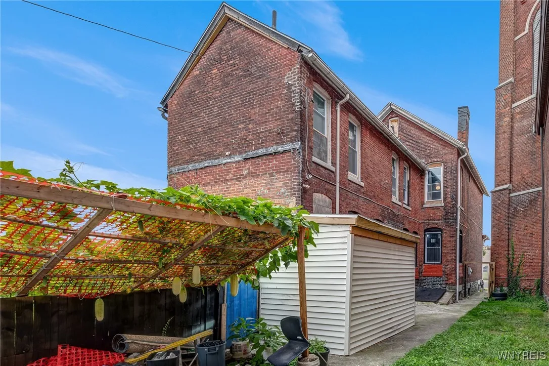 653 Michigan Avenue, Buffalo, New York 14203, Buffalo, New York 14203, 6 Bedrooms Bedrooms, 12 Rooms Rooms,2 BathroomsBathrooms,Residential,For Sale,653 Michigan Avenue, Buffalo, New York 14203,0,B1635261