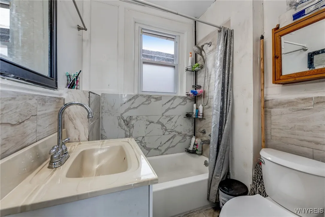 653 Michigan Avenue, Buffalo, New York 14203, Buffalo, New York 14203, 6 Bedrooms Bedrooms, 12 Rooms Rooms,2 BathroomsBathrooms,Residential,For Sale,653 Michigan Avenue, Buffalo, New York 14203,0,B1635261
