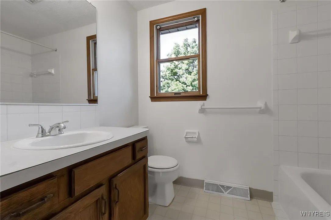276 Tennyson Ter, Amherst, New York 14221, Amherst, New York 14221, 6 Bedrooms Bedrooms, ,2 BathroomsBathrooms,Residential,Closed,276 Tennyson Ter, Amherst, New York 14221,0,B1635240