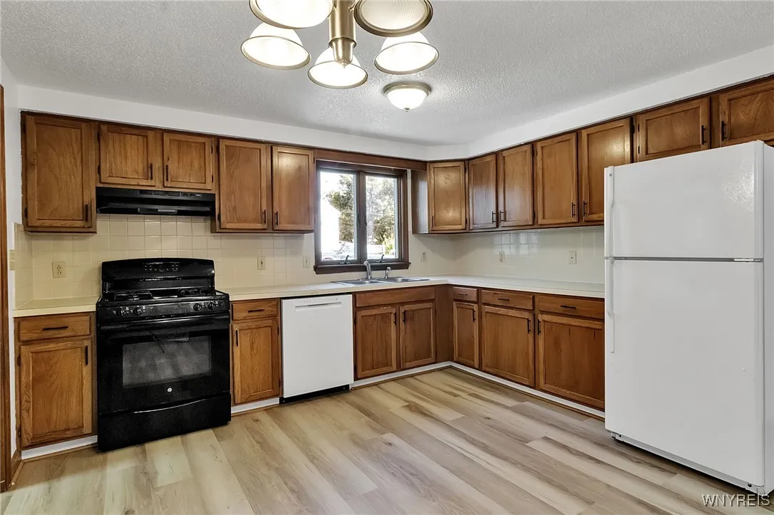 276 Tennyson Ter, Amherst, New York 14221, Amherst, New York 14221, 6 Bedrooms Bedrooms, ,2 BathroomsBathrooms,Residential,Closed,276 Tennyson Ter, Amherst, New York 14221,0,B1635240