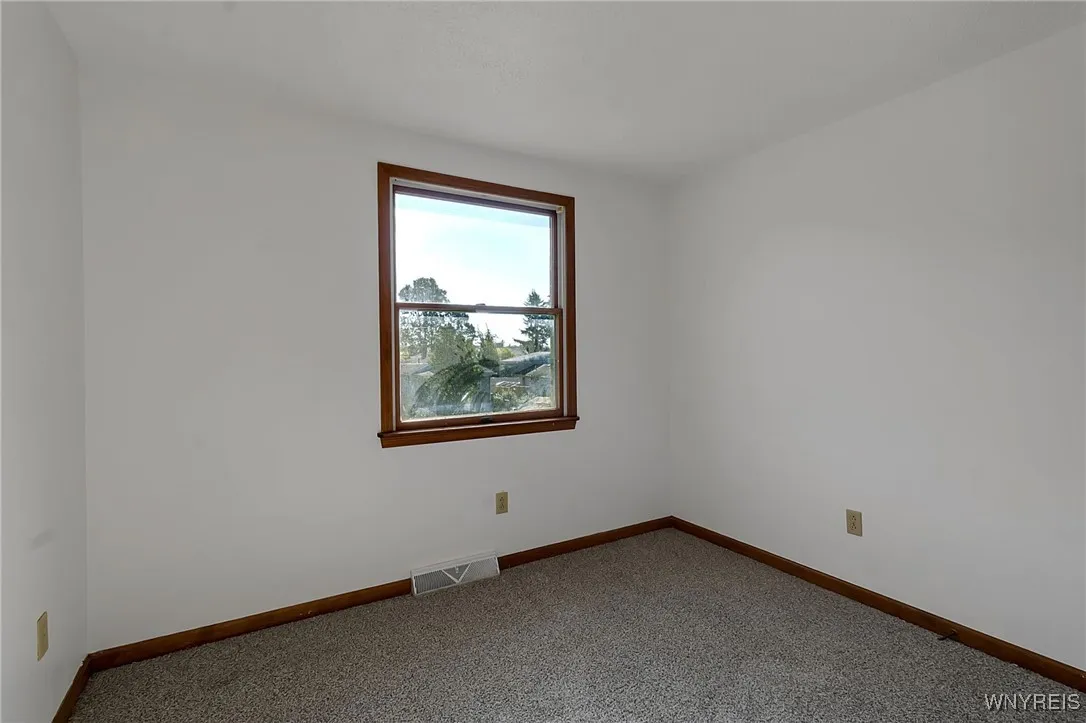 276 Tennyson Ter, Amherst, New York 14221, Amherst, New York 14221, 6 Bedrooms Bedrooms, ,2 BathroomsBathrooms,Residential,Closed,276 Tennyson Ter, Amherst, New York 14221,0,B1635240